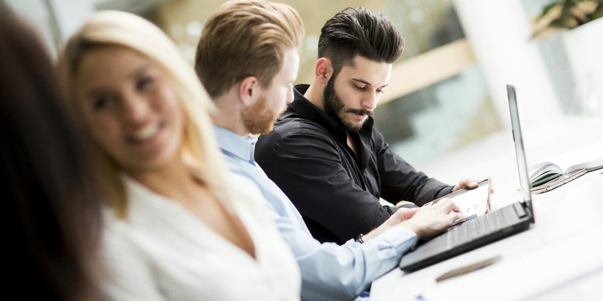 Studenten zeigen ehrenamtliches Engagement für ein Projekt