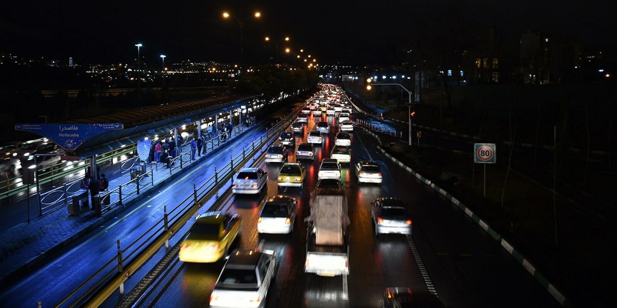 LED-Scheinwerfer auf der Autobahn