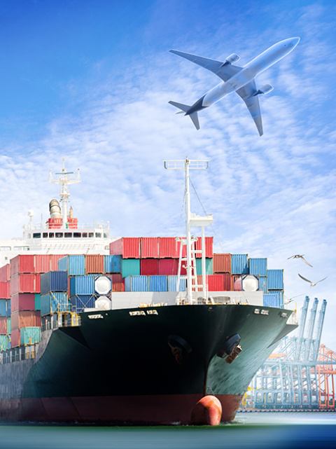 In der Logistik sind IT-Profis unerlässlich Waren werden verschifft und mit dem Flugzeug transportiert