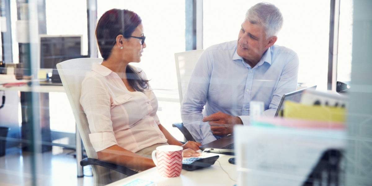 Eine Berufseinsteigerin im neuen Job