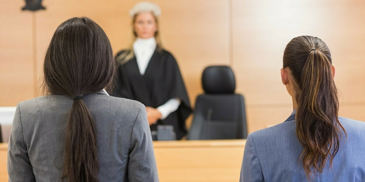 Studentinnen bei einem Moot Court