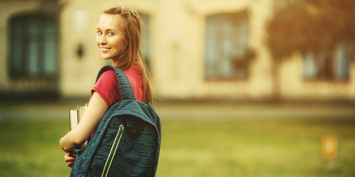 Studentin engagiert sich für ein Stipendium