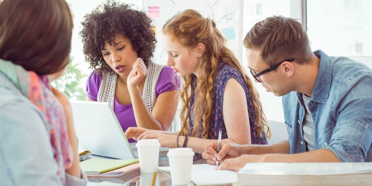 Teamwork kann schiefgehen: Hitzige Kollegendiskussion