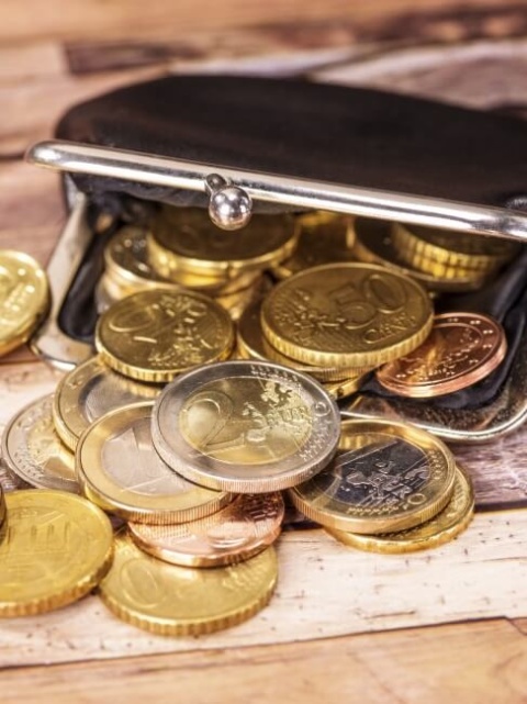 Wie viel Geld hat jeder für sich, wenn Felix doppelt so viel hat wie Jonas, aber nur halb so viel wie Laura? Wie viel Geld hat jeder für sich, wenn Felix doppelt so viel hat wie Jonas, aber nur halb so viel wie Laura?