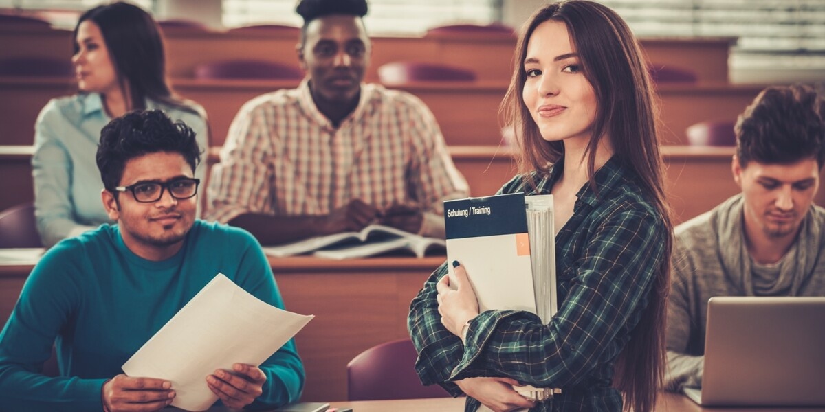 Studentin, die ihre Motivation zurückgefunden hat